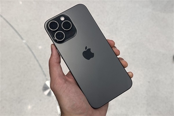 苹果正式推出空间视频录制功能：iPhone 15 Pro先玩了