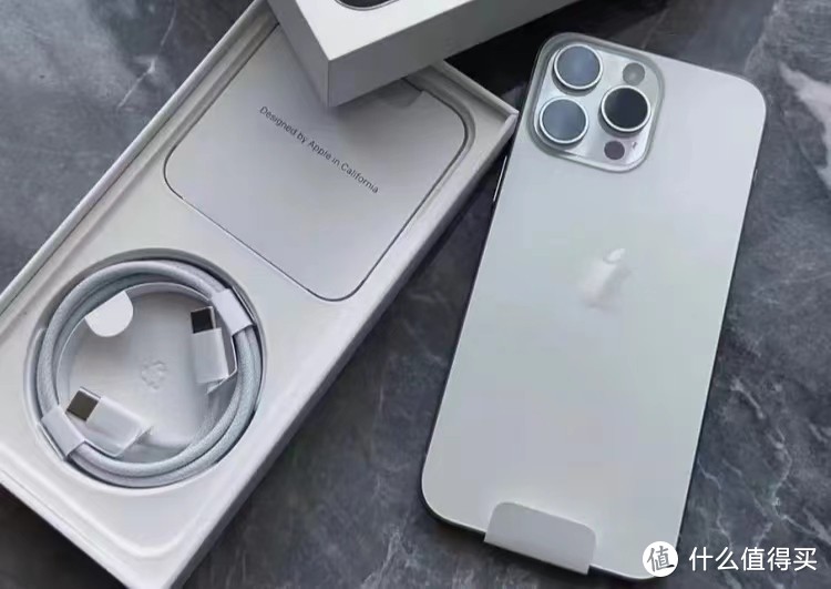 iPhone 15 Pro Max最新售价确认，突降2501元，还买iPhone16吗？