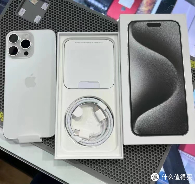 库克失策了，iPhone15Pro Max突降3441元，果粉在哪里？