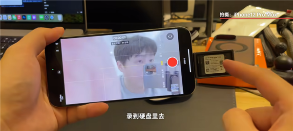 iPhone 15 Pro Max 的 USB-C 接口实测，比 USB2 快 11 倍