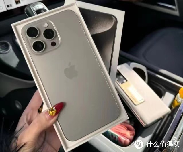 苹果迎接七夕节，iPhone 15 Pro Max再创新低，售价终于亲民了