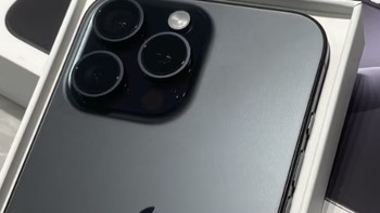 黑色iPhone 16 Pro Max，诠释高端手机新典范